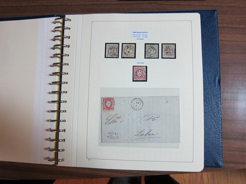 0019 (19).JPG -     Lote:    19      Marcofilia      Lotes Especiais       Descrição:         Portugal. Colecção especializada de carimbos de duplo círculo, tipo 1852, montada em 4 álbuns Lindner, com selos de diversas emissões e cartas, com estudo minucioso de cada marca. Lote a ver.         Lote       Valor Base:     &euro; 2.500,00     Valor Venda:     Retirado     